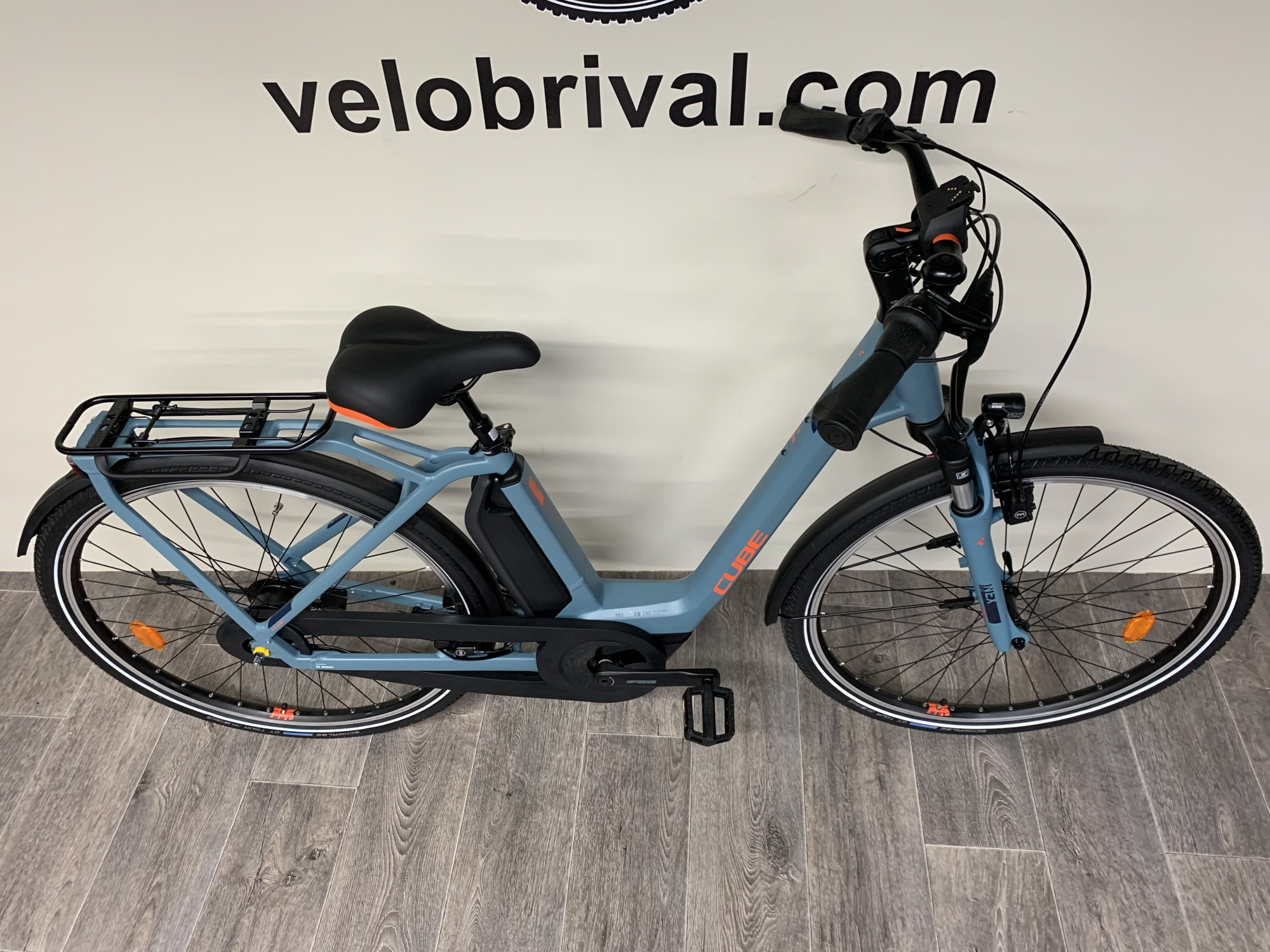 Velo electrique cube online town hybrid pro 500