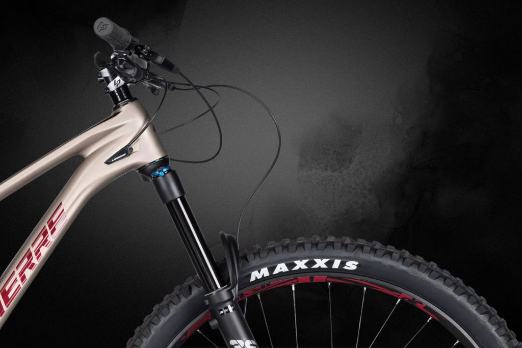 Lapierre Zesty AM CF 7.9 2023 : les derniers VTT All-Mountain carbone disponibles