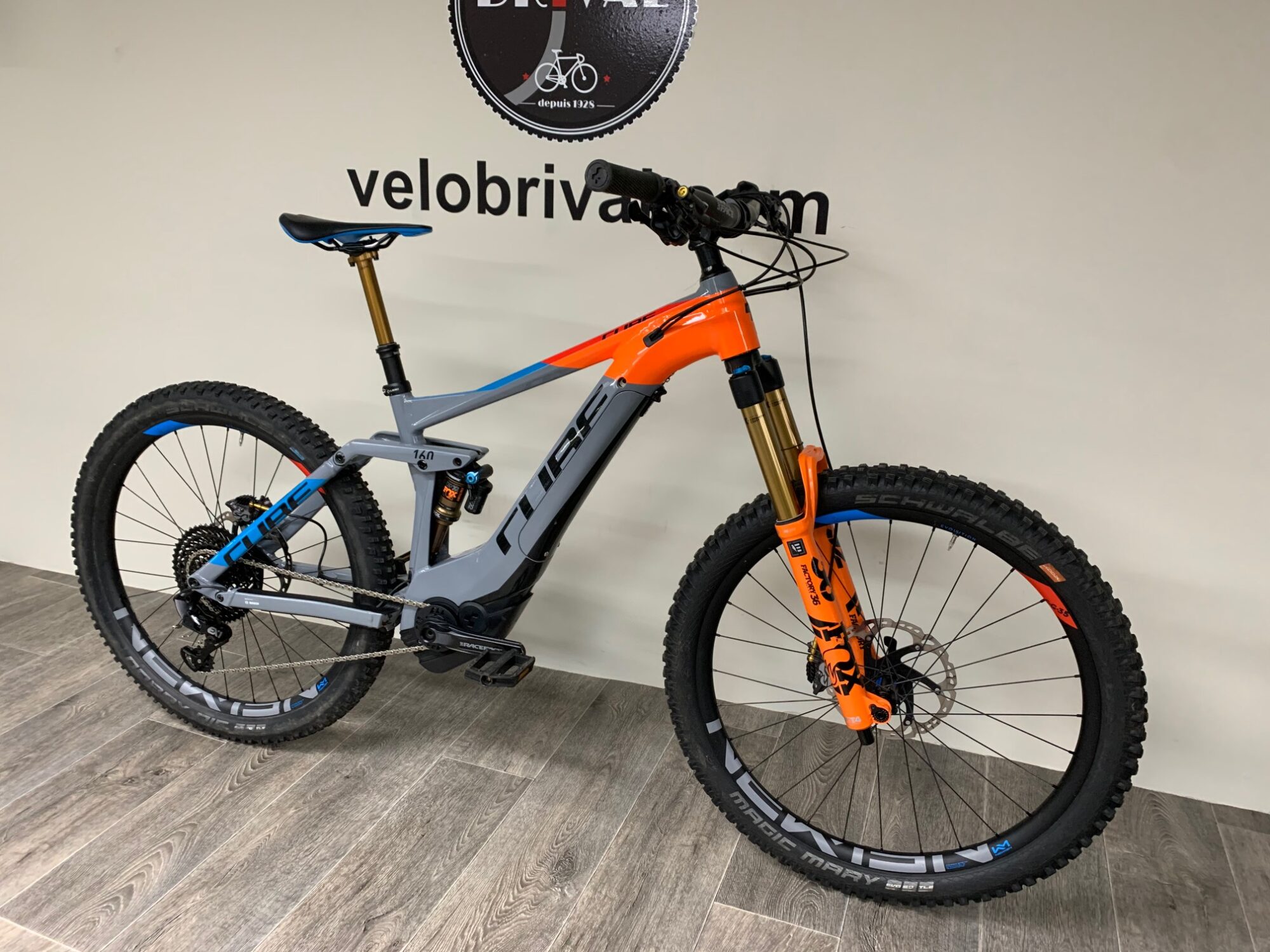 18 inch mens hybrid bike